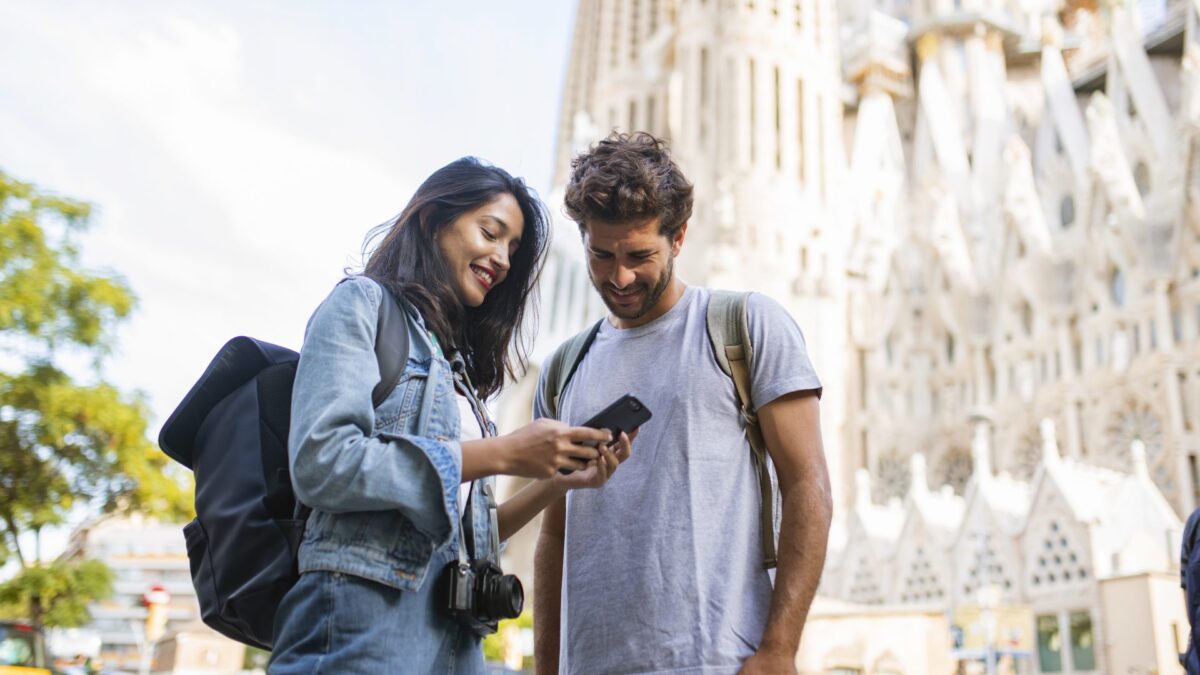 How to Stay Connected While Traveling Abroad: Tips, Technologies, and FAQs